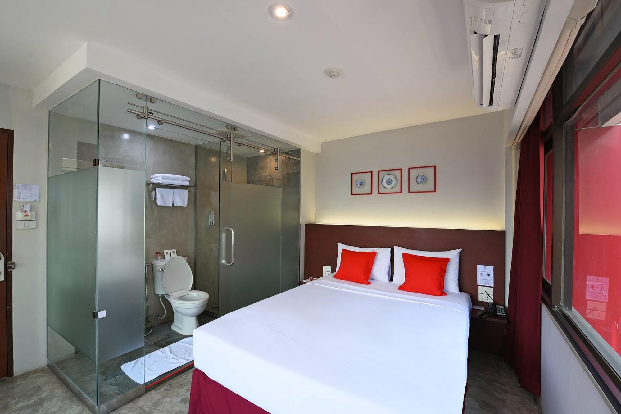 Ruamchitt Plaza Hotel Банкок Екстериор снимка
