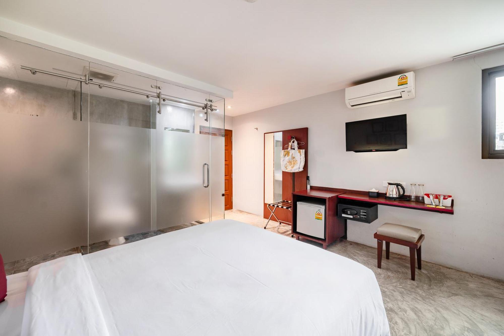 Ruamchitt Plaza Hotel Банкок Екстериор снимка